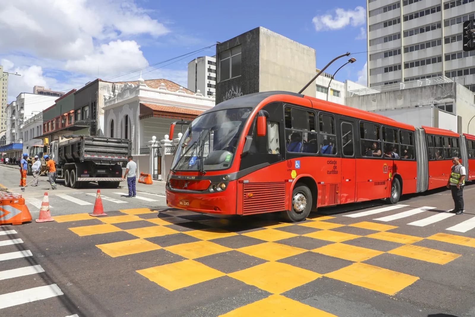 Justiça autoriza retomada de licitação do transporte coletivo de Curitiba
