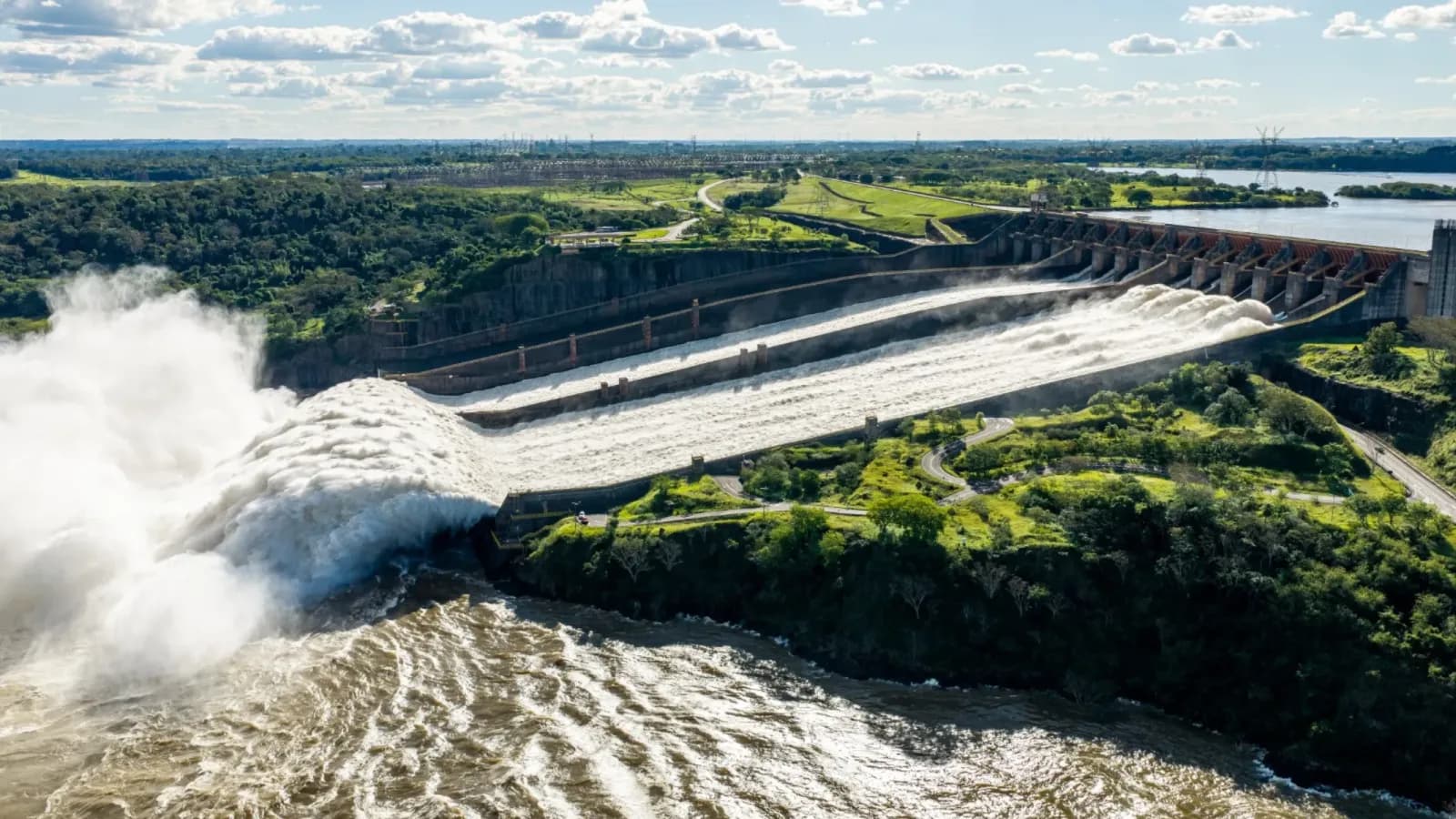 Como o acordo dos EUA para usar energia da Itaipu em data center pode afetar o Paraná