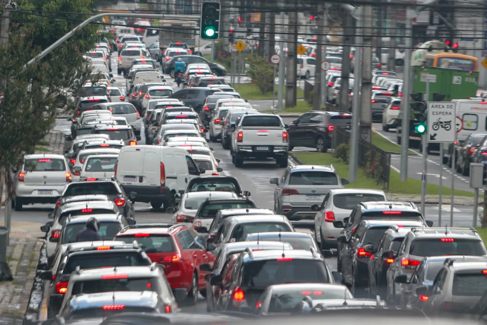 Obras afetam o trânsito em Curitiba nesta quinta-feira; veja os pontos de atenção