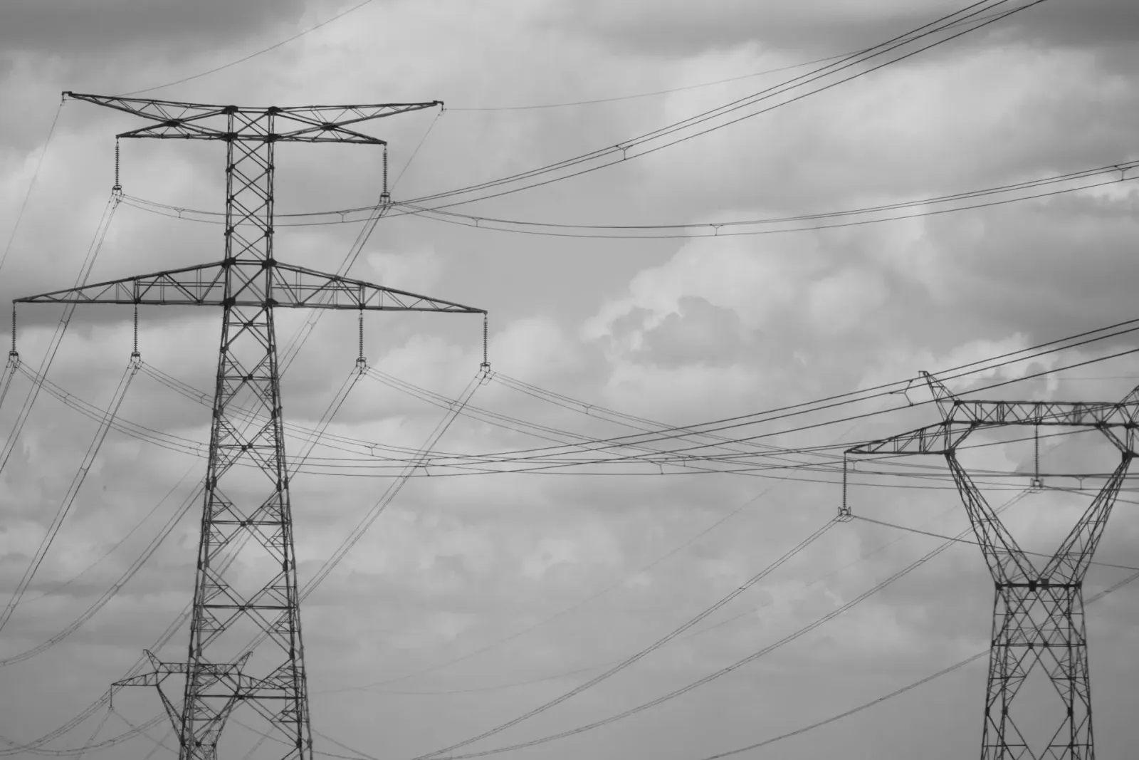 Cidades da RMC ficam sem luz e água após temporais