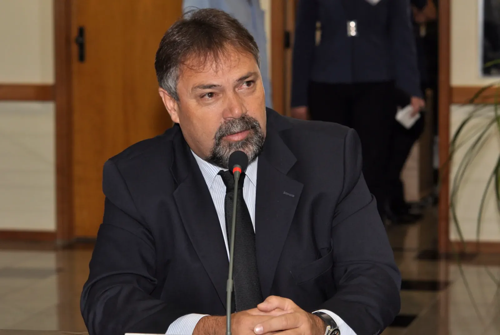 Ex-presidente da Câmara de Curitiba volta a disputar eleição com 21 processos no TCE