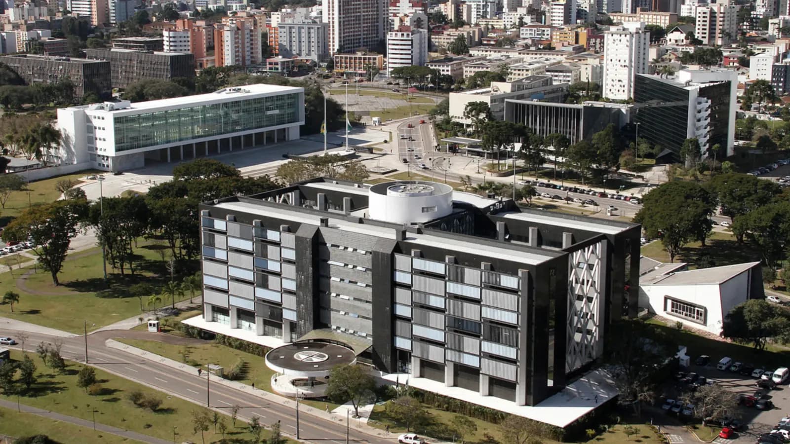 Menos secretarias, menos gastos? Paraná já teve reforma como a prometida por Moro