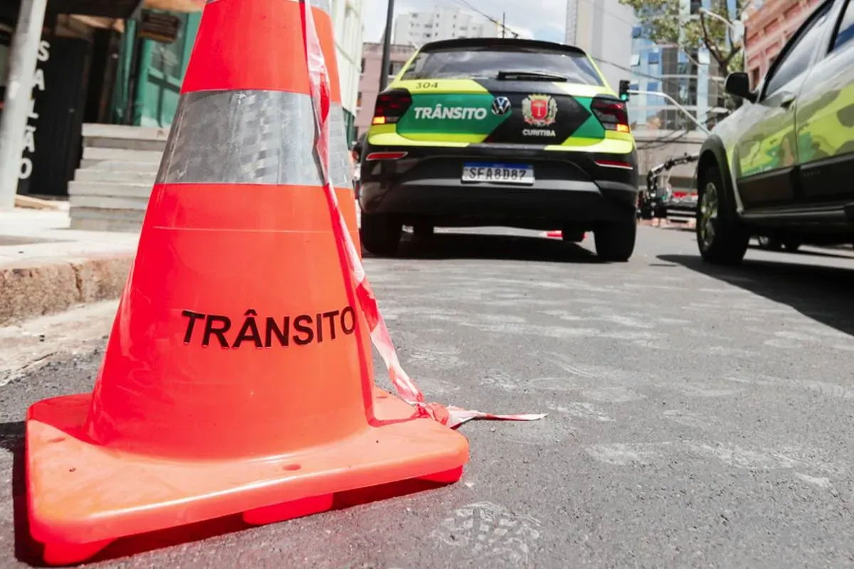 Rua da região central de Curitiba terá dois trechos bloqueados neste fim de semana