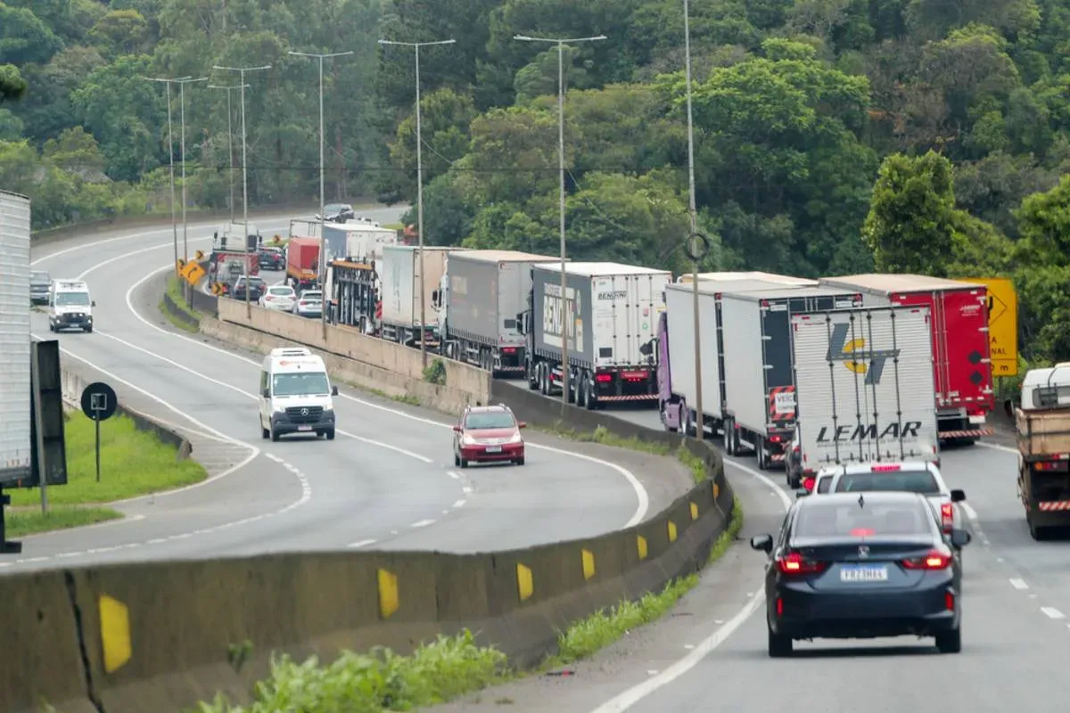 Rodovias do Paraná concentram mais de 40 pontos de interdição nesta terça (15)