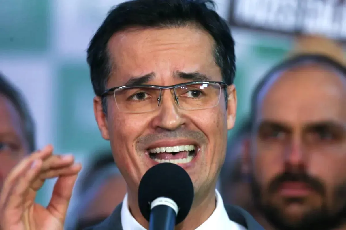 TSE suspende campanha de Deltan Dallagnol ao Senado e bloqueia acesso a fundos eleitorais