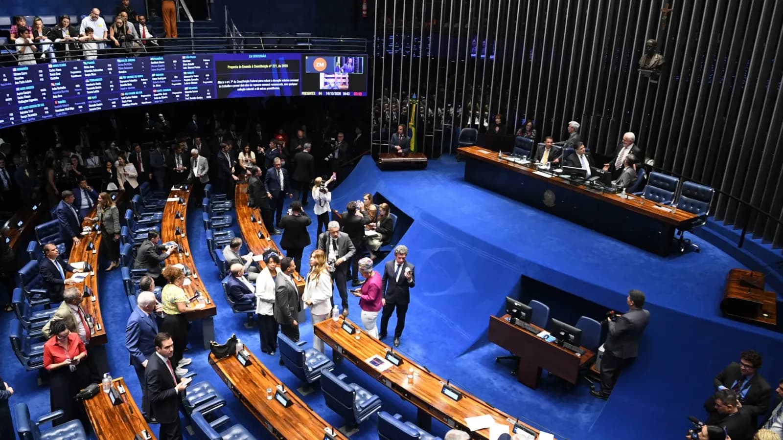 Fim da escala 6x1 aprovada: como votaram os senadores do Paraná